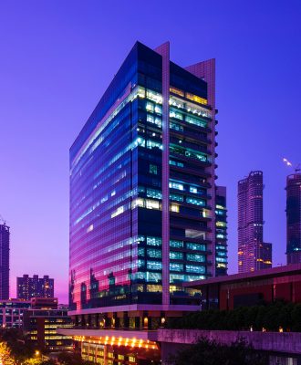 glassclad-skyscrapers-central-mumbai-reflecting-sunset-hues-blue-hour